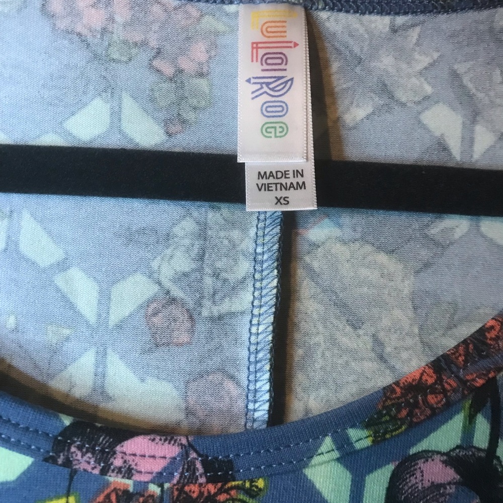 Lularoe Perfect Tee - Picture 2 of 2